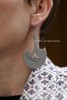 Grandes boucles d'oreilles chat gris