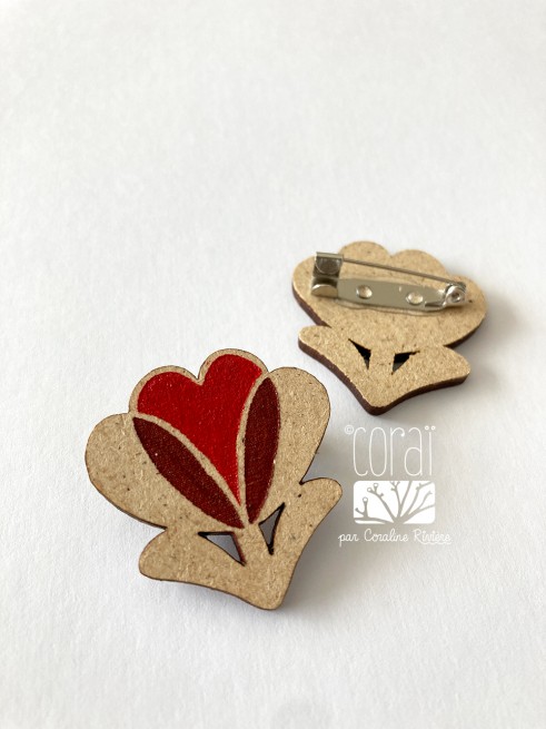 Broche coeur couple qui s'embrasse Broche coeur couple qui s'embrasse