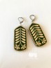 Boucles d'oreilles en bois motif fleuri vert