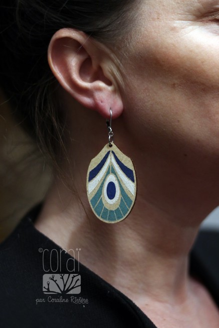 Boucles d'oreilles en bois plume de paon Boucles d'oreilles en bois plume de paon